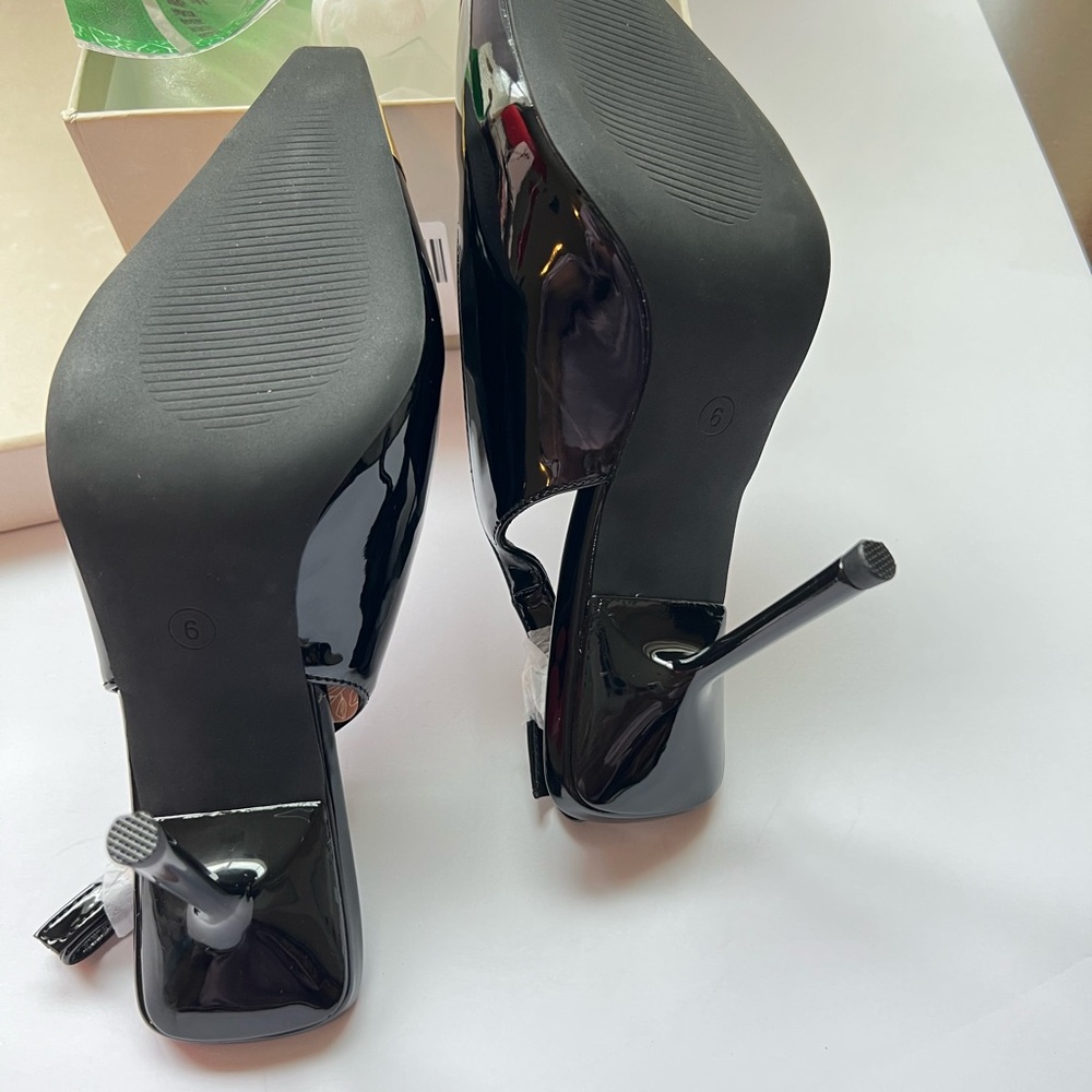 Black and Gold Pointed Slingback Pumps - Classic Women’s Heels - Picture 6 of 8